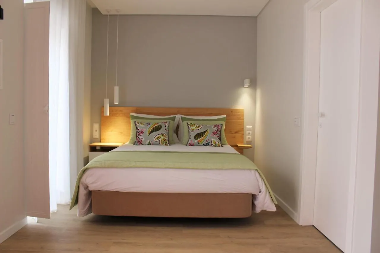 Cardeal Suites & Apartments FAO 4*,